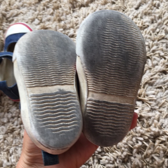 •2 Pairs of Baby Gap Velcro Shoes• - Picture 4 of 5